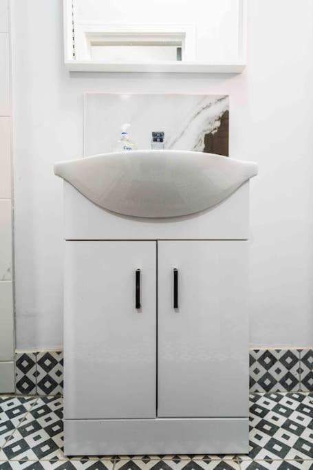 バーミンガムModern Flat In Moseley With Free Parkingアパートメント エクステリア 写真